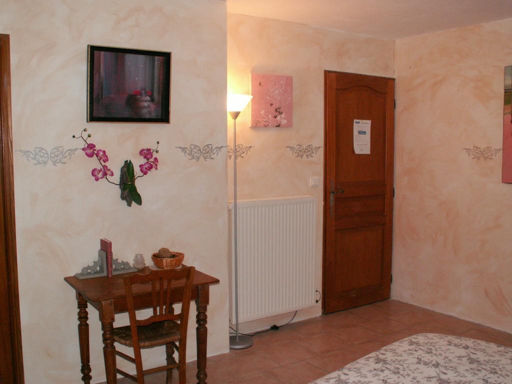La Chartreuse Hotel Poilly-sur-Tholon Habitación foto