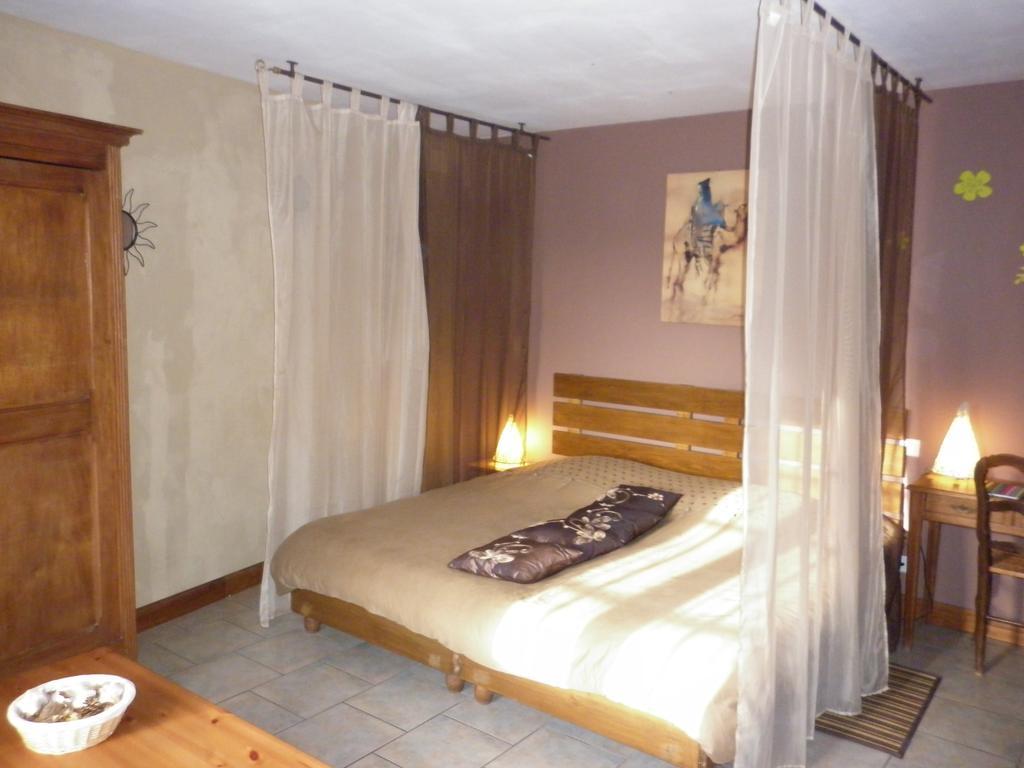 La Chartreuse Hotel Poilly-sur-Tholon Habitación foto