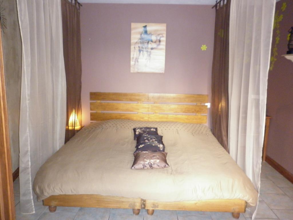 La Chartreuse Hotel Poilly-sur-Tholon Habitación foto