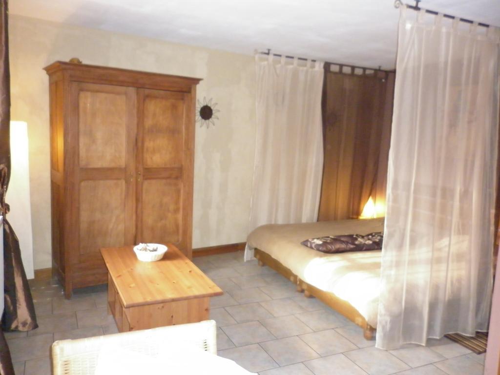 La Chartreuse Hotel Poilly-sur-Tholon Habitación foto
