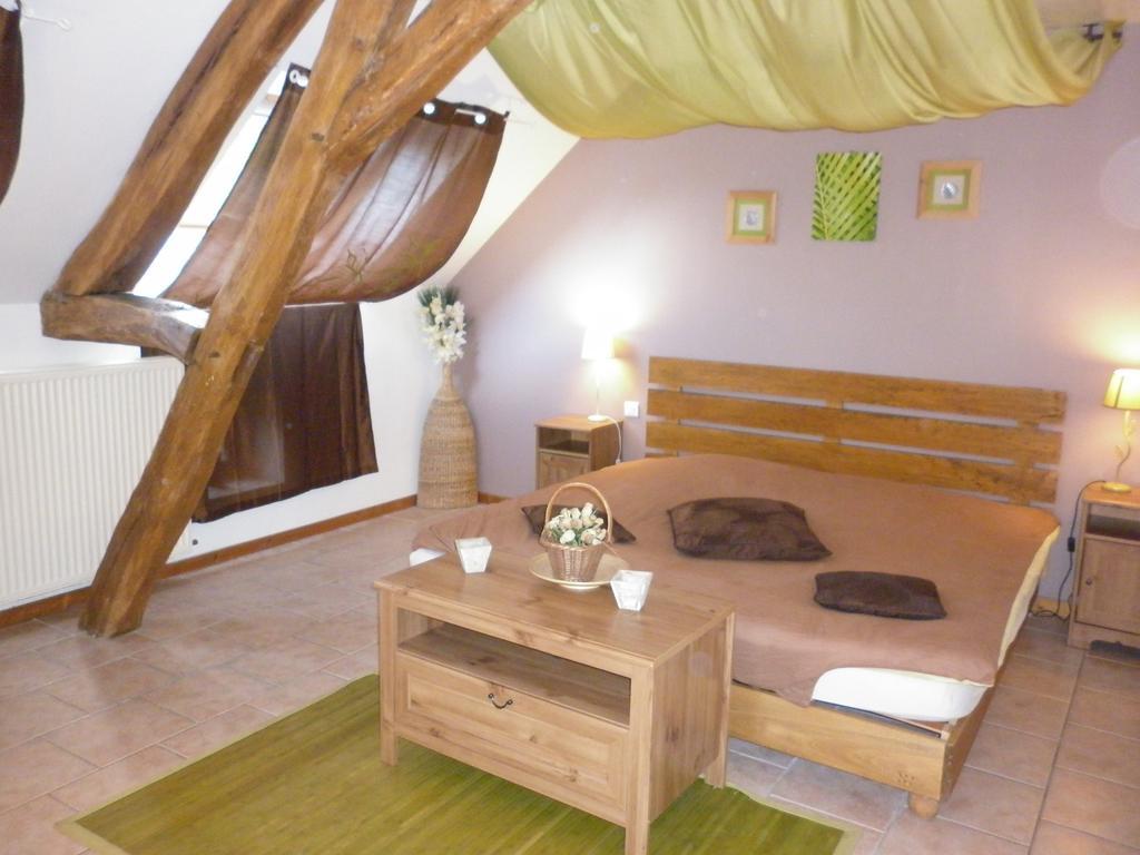 La Chartreuse Hotel Poilly-sur-Tholon Habitación foto