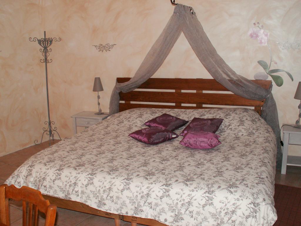 La Chartreuse Hotel Poilly-sur-Tholon Habitación foto